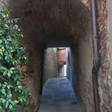88 Via Roma Lucignano