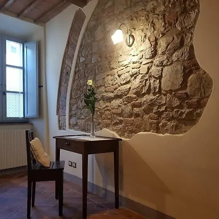 88 Via Roma * Lucignano